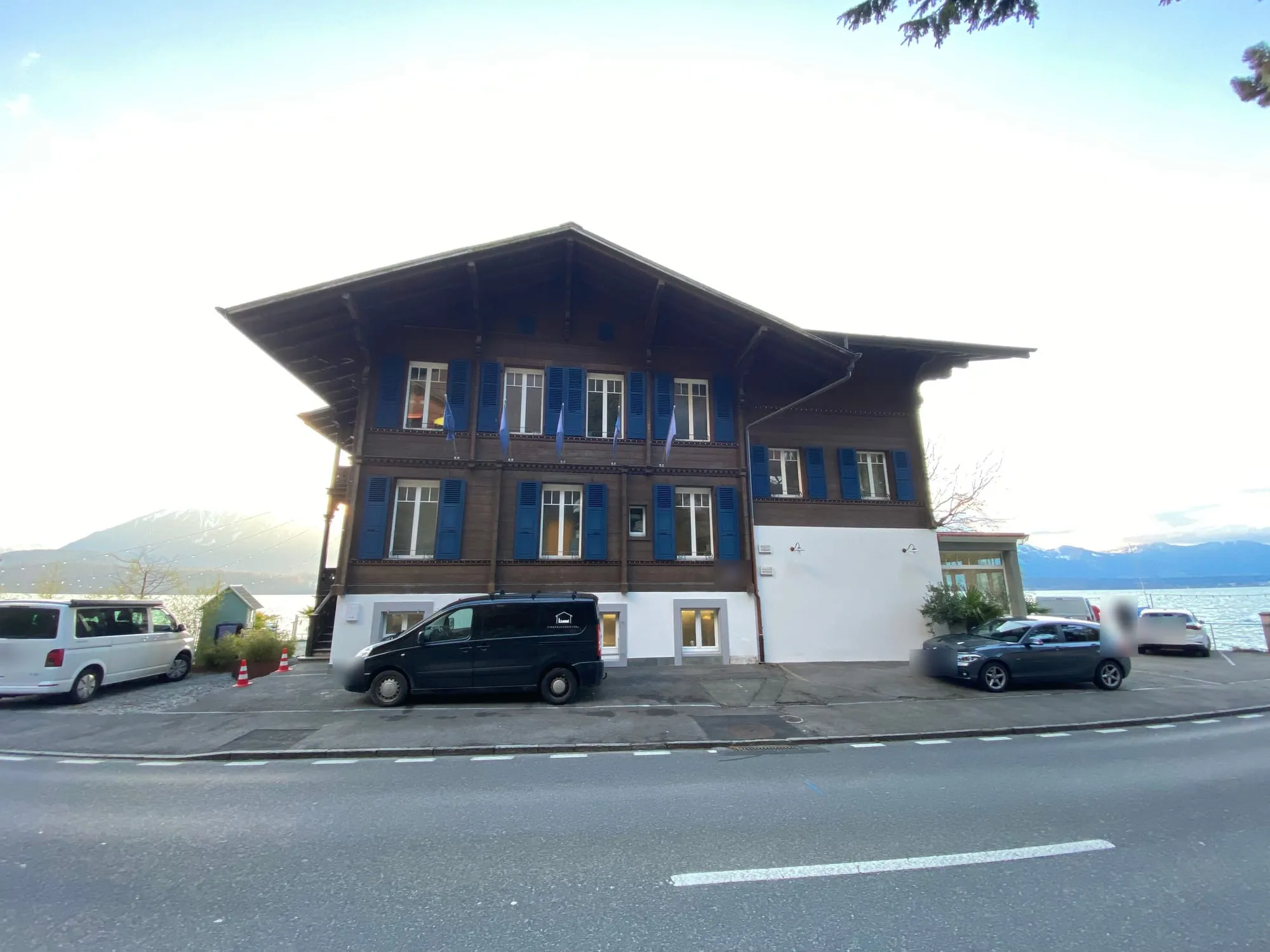 Hotel in Oberhofen am Thunersee, begleitet mit einem GEAK